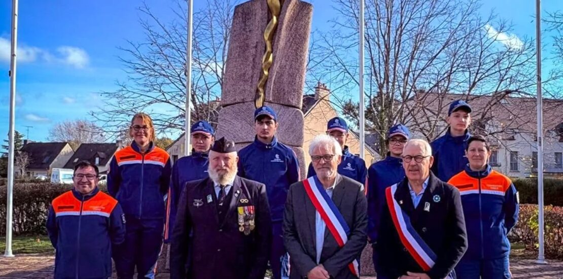 11 novembre : Photo des bénévoles avec les autorités